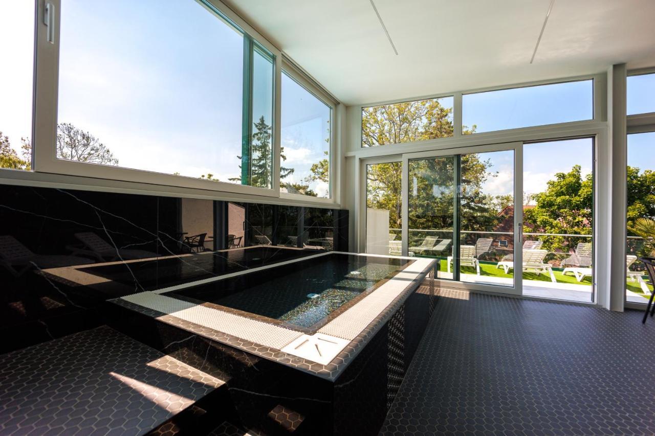 Villa Bauhaus Wellness Apartman Fsz. 3 Siofok Exterior photo