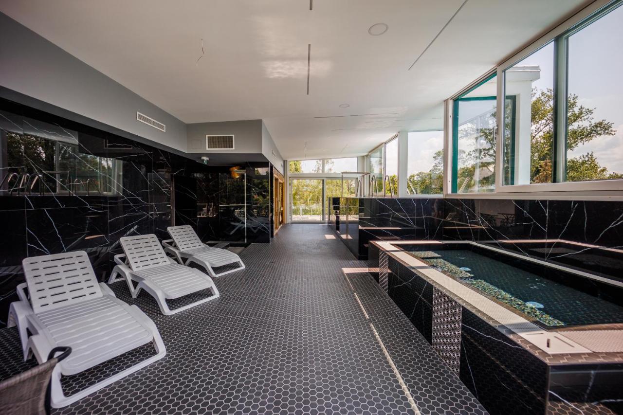 Villa Bauhaus Wellness Apartman Fsz. 3 Siofok Exterior photo
