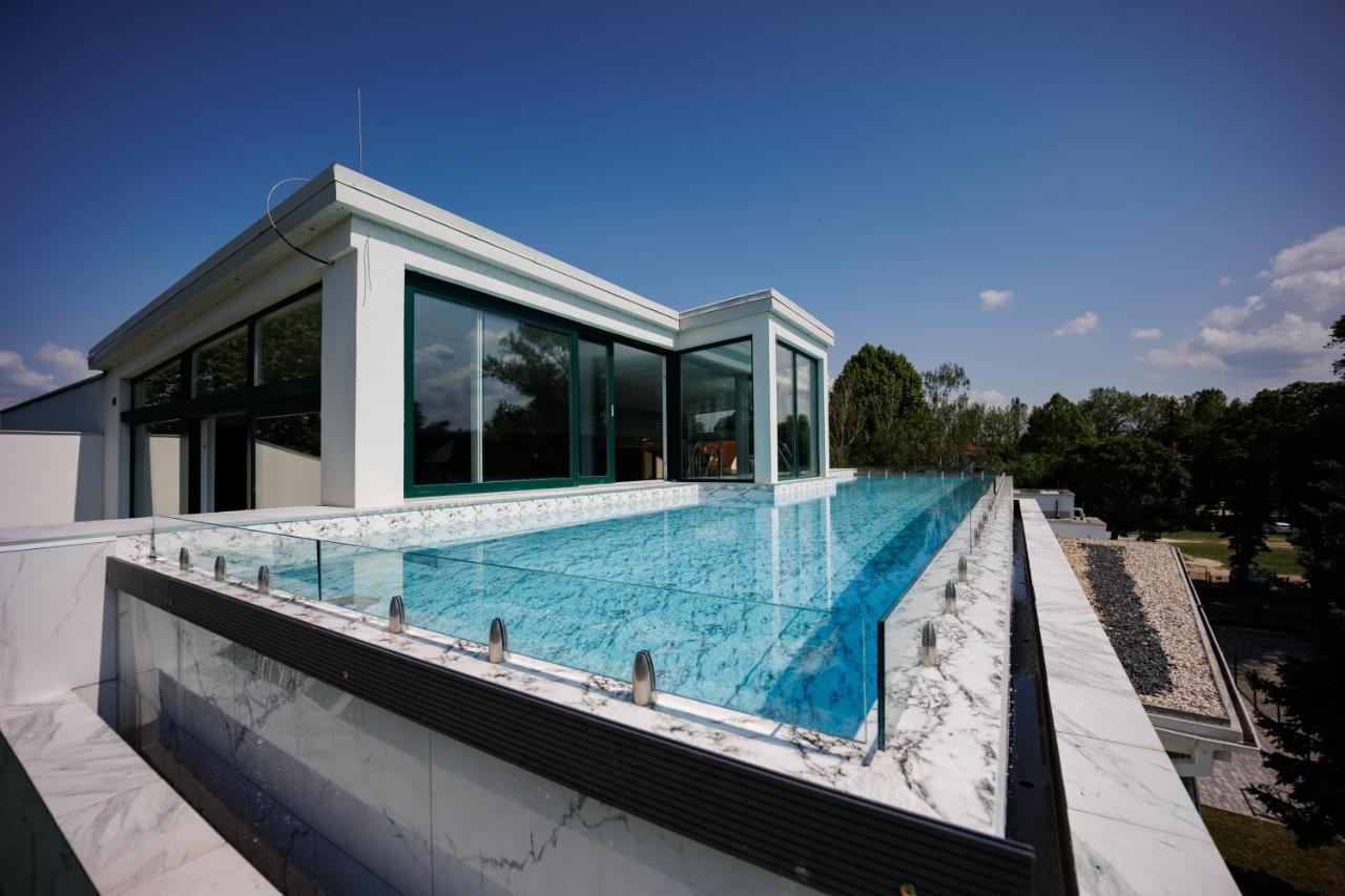 Villa Bauhaus Wellness Apartman Fsz. 3 Siofok Exterior photo