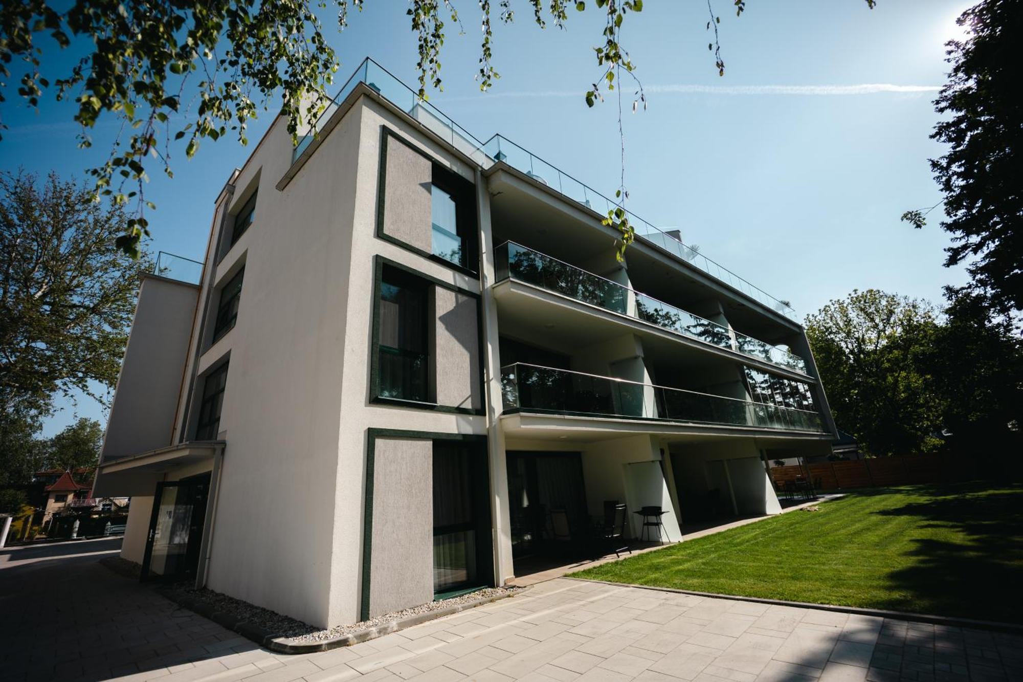Villa Bauhaus Wellness Apartman Fsz. 3 Siofok Exterior photo